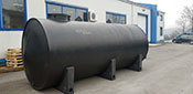Horizontal plastic tanks